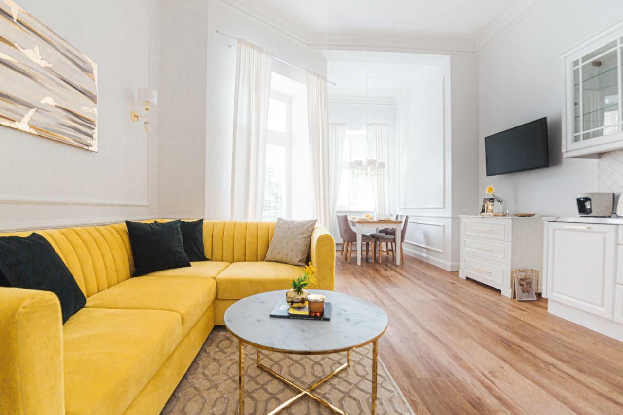 Golden Place Apartment *